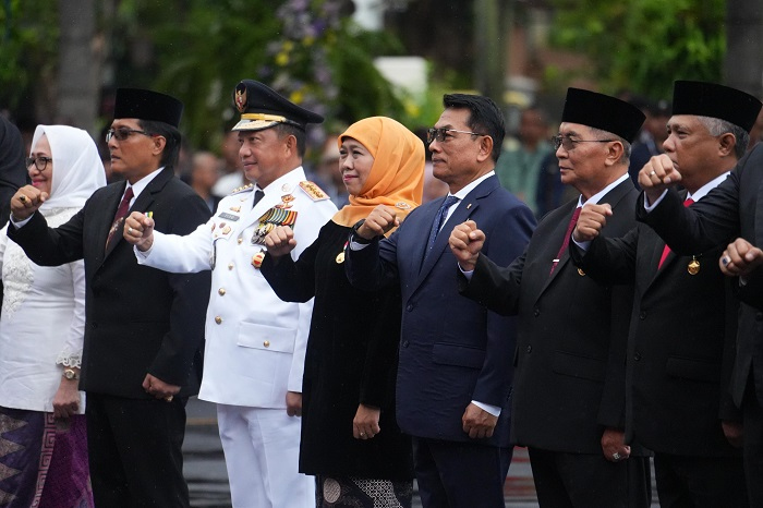 Khofifah Terima Tanda Kehormatan Satyalancana Karya Bhakti Praja Nugraha dari Jokowi, Ini Alasannya