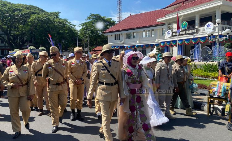 Pimpin Pawai Budaya, Pj Wali Kota Malang Pakai Seragam Kompeni