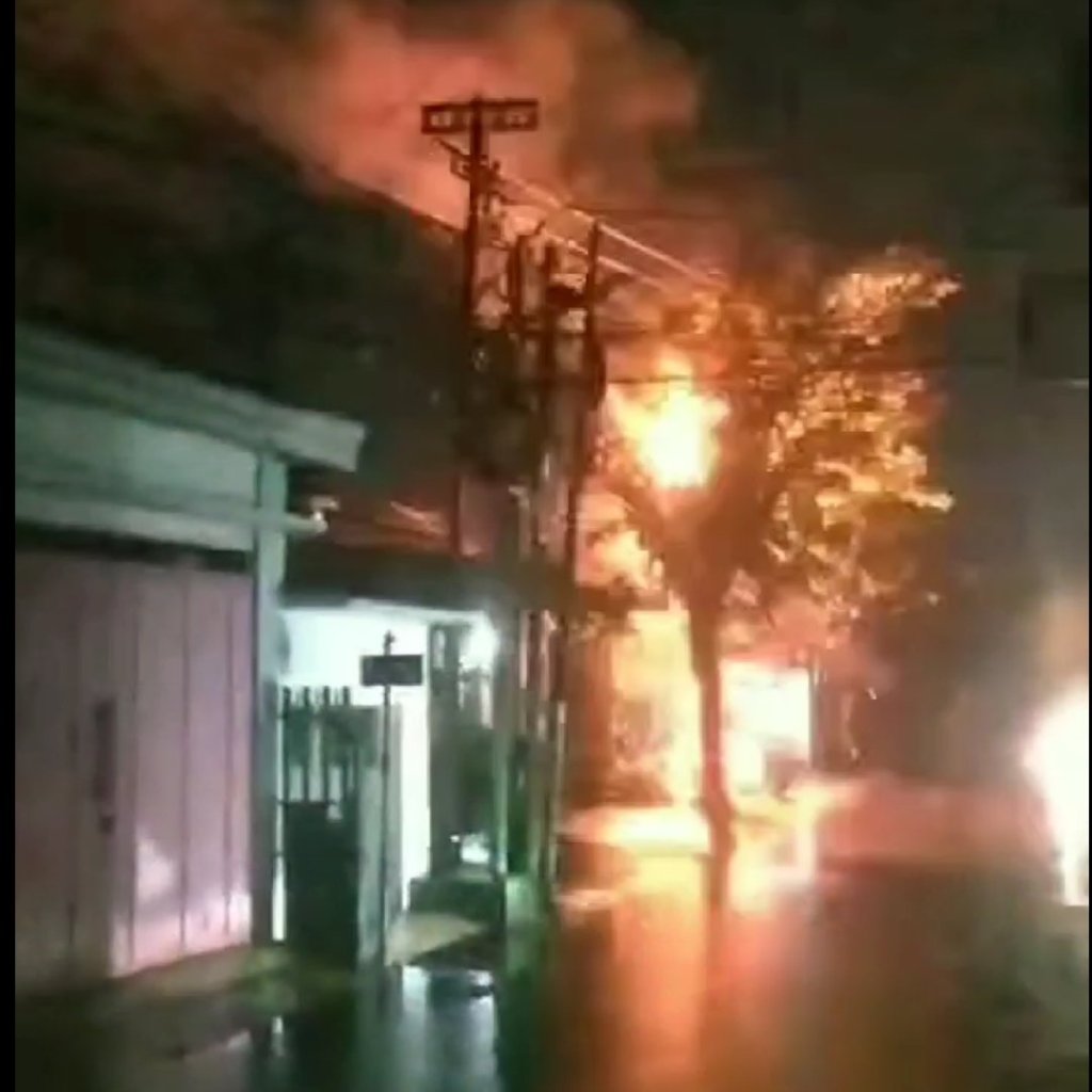 Trafo Listrik Meledak, Merjosari Kota Malang Gelap Gulita