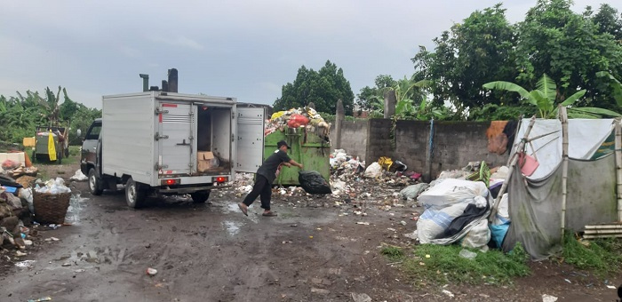TPS Desa Kedensari Sidoarjo Tebar Bau Busuk dan Lalat, Warga Minta Perhatian Serius Pemdes
