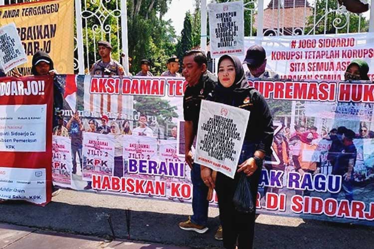 Warga Sidoarjo Demo, Galang Dana untuk Tiket Muhdlor ke KPK