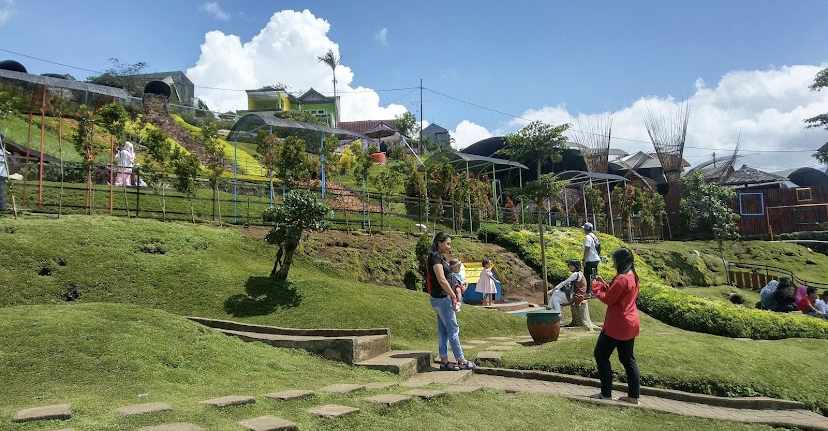 Taman Kelinci, Pengalaman Menarik Wisata Bersama Kelinci di Malang