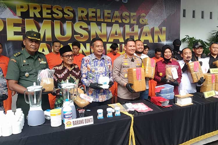 1,5kg Sabu & 44kg Ganja Musnah, Dibakar Polresta Malang dan&nbsp;Forkopimda