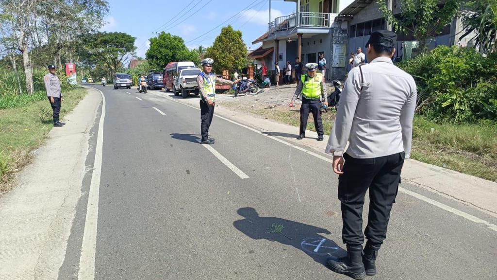 Kecelakaan di Pagak Malang, Pemotor Tewas Adu Banteng dengan Mobil Kijang
