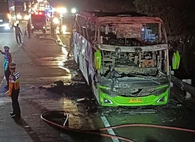Bus PO Gunung Harta Kebakaran di Tol Jomo, Seluruh Penumpang&nbsp;Selamat