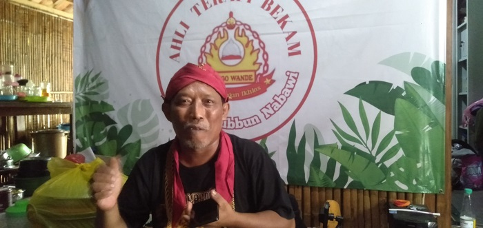 Kisah Eks Tukang Becak yang Kini Jadi Guru Bekam di Padepokan Singo Wande, Trowulan, Mojokerto