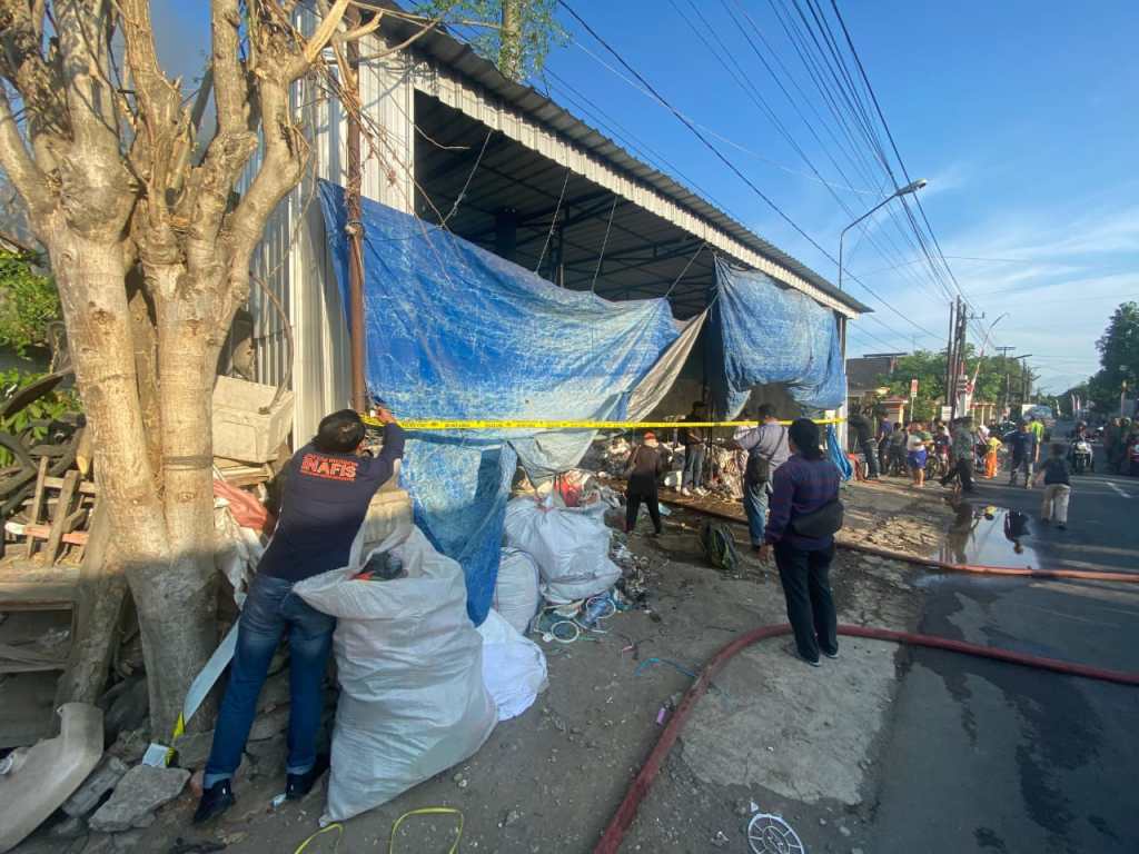 Gudang Pengepul Rosokan di Blitar&nbsp;Terbakar
