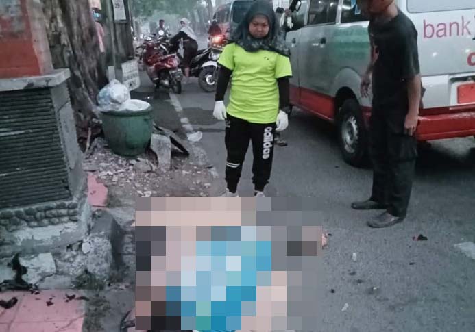 Pengendara Motor Tewas usai Tabrak Tembok Penyangga PJU di Mojokerto