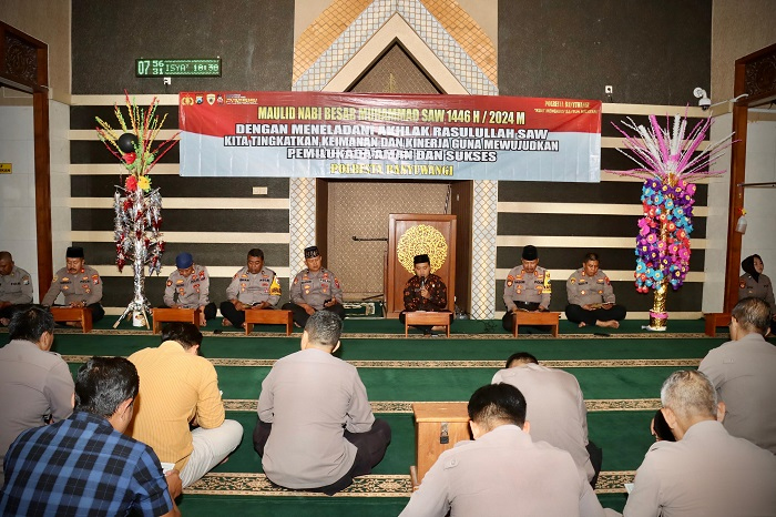 Memperingati Maulid Nabi, Polresta Banyuwangi Gelar Tausyiah dan Doa&nbsp;Bersama